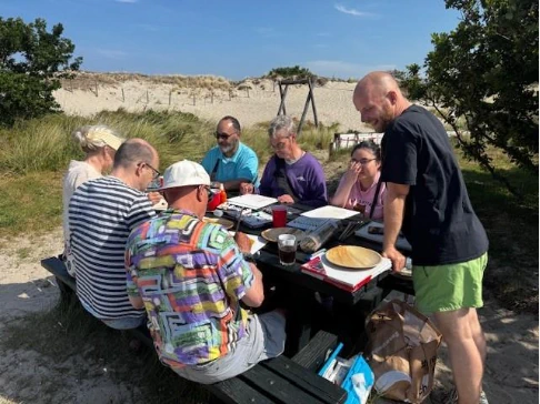 Schilderworkshop in de zon.